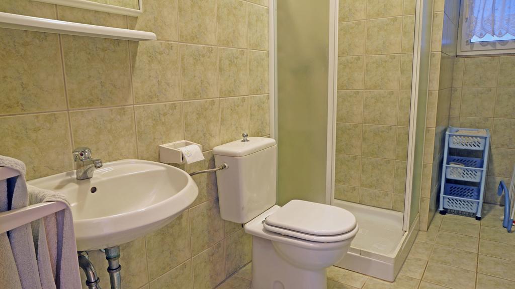Apartments Sandra Sukošan Стая снимка